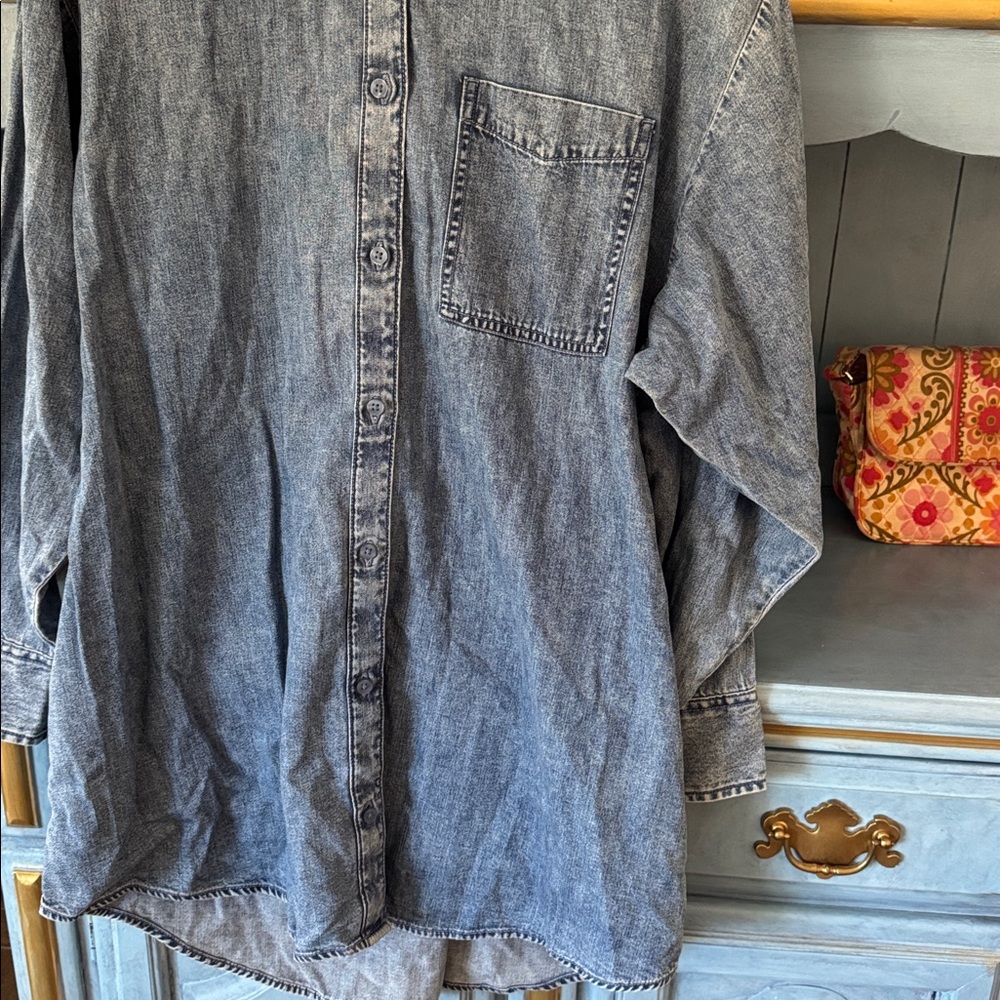 American Eagle Outfitters Faded Indigo Denim Shirt Jacket - Picture 4 of 5